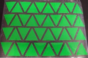 40 Buegelpailletten Dreiecke 3cm x 3cm Neon gruen